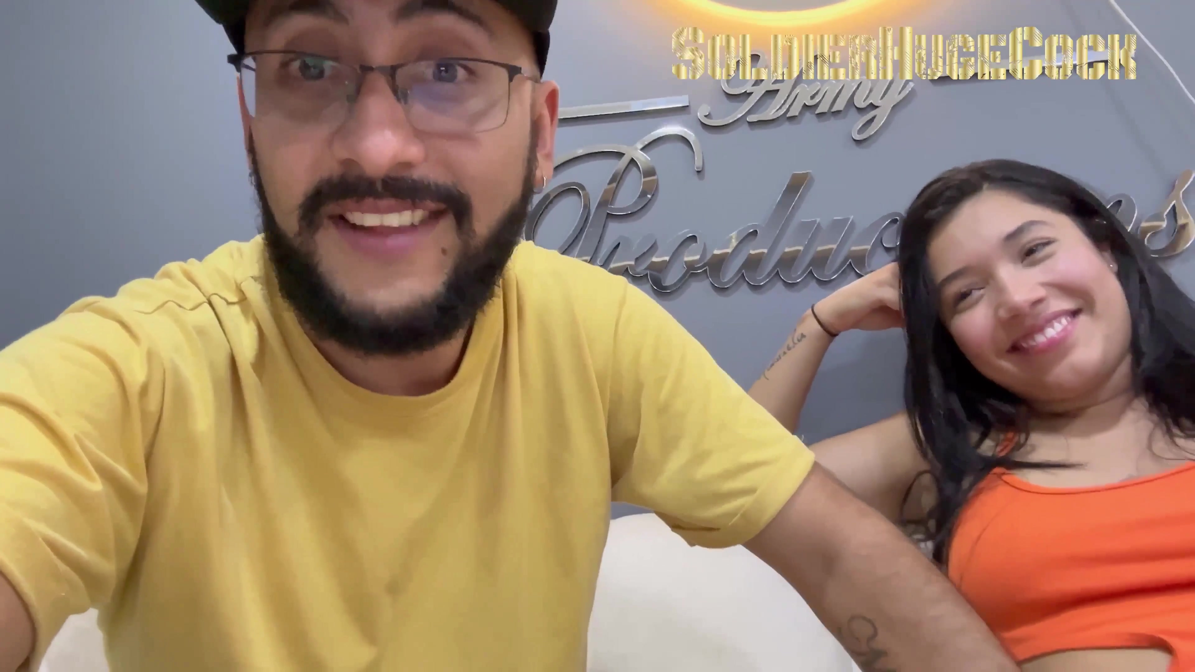 The beautiful and perverted LindaHouston comes to visit me and ends up sucking my dick and ass!