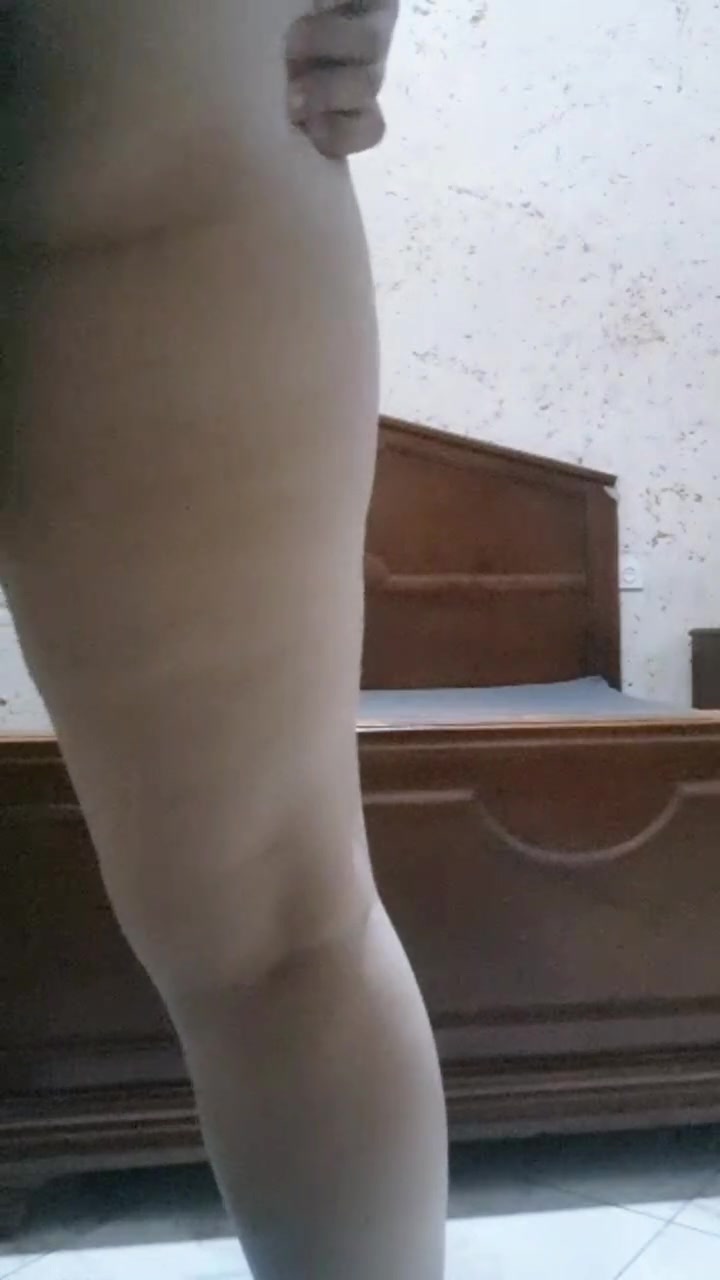 Haboji ta3 labouira in their parents' room skhouna l9ahba