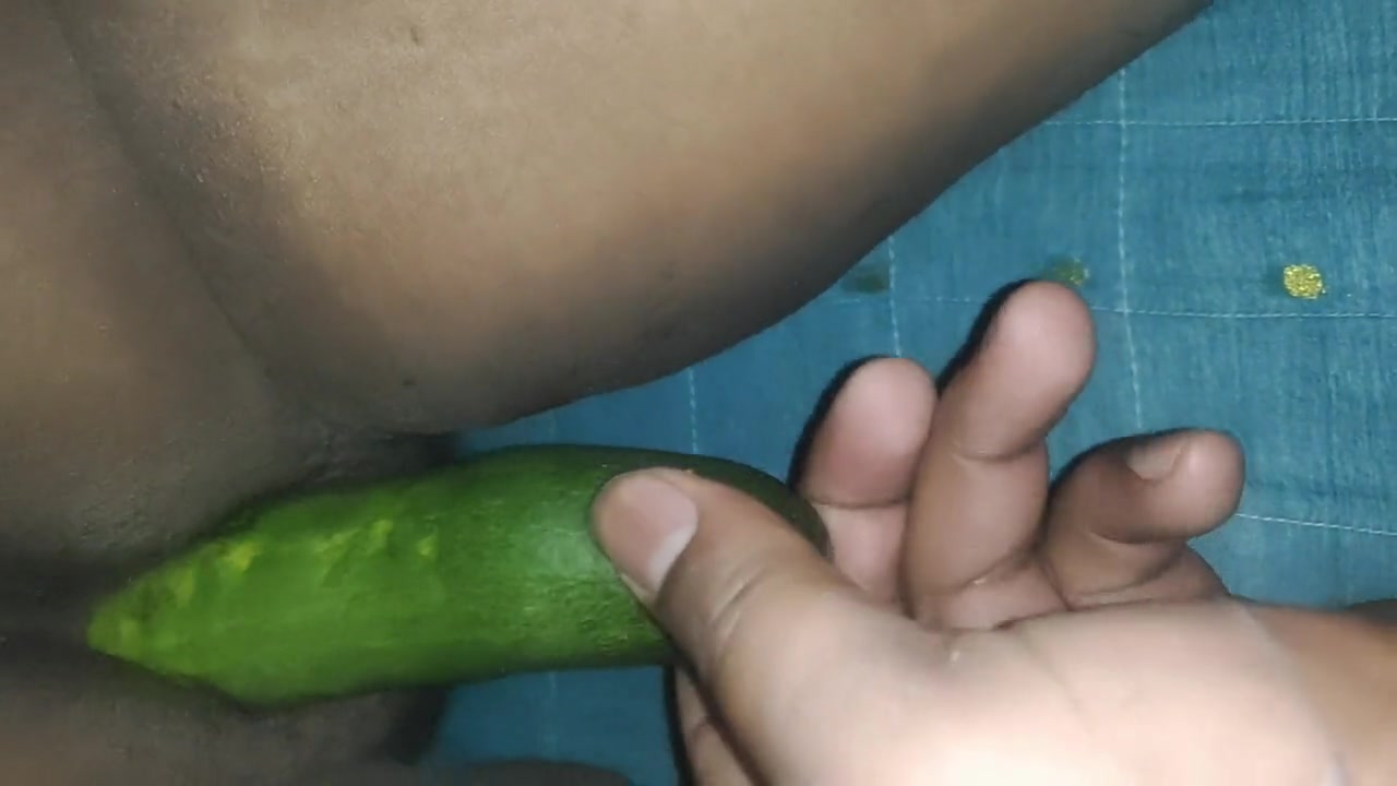 Indian Desi aunty cucumber Fuck
