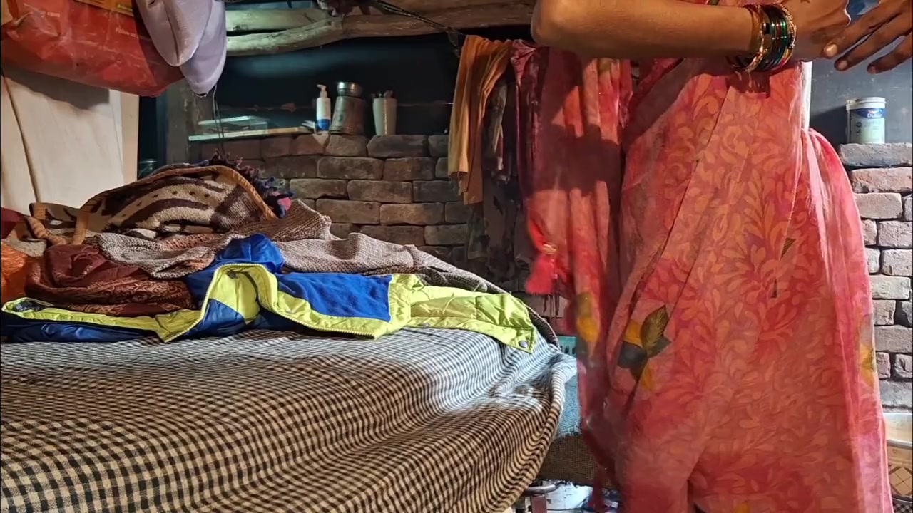 My big sister was angry, we shared single bed, full Hindi Audio