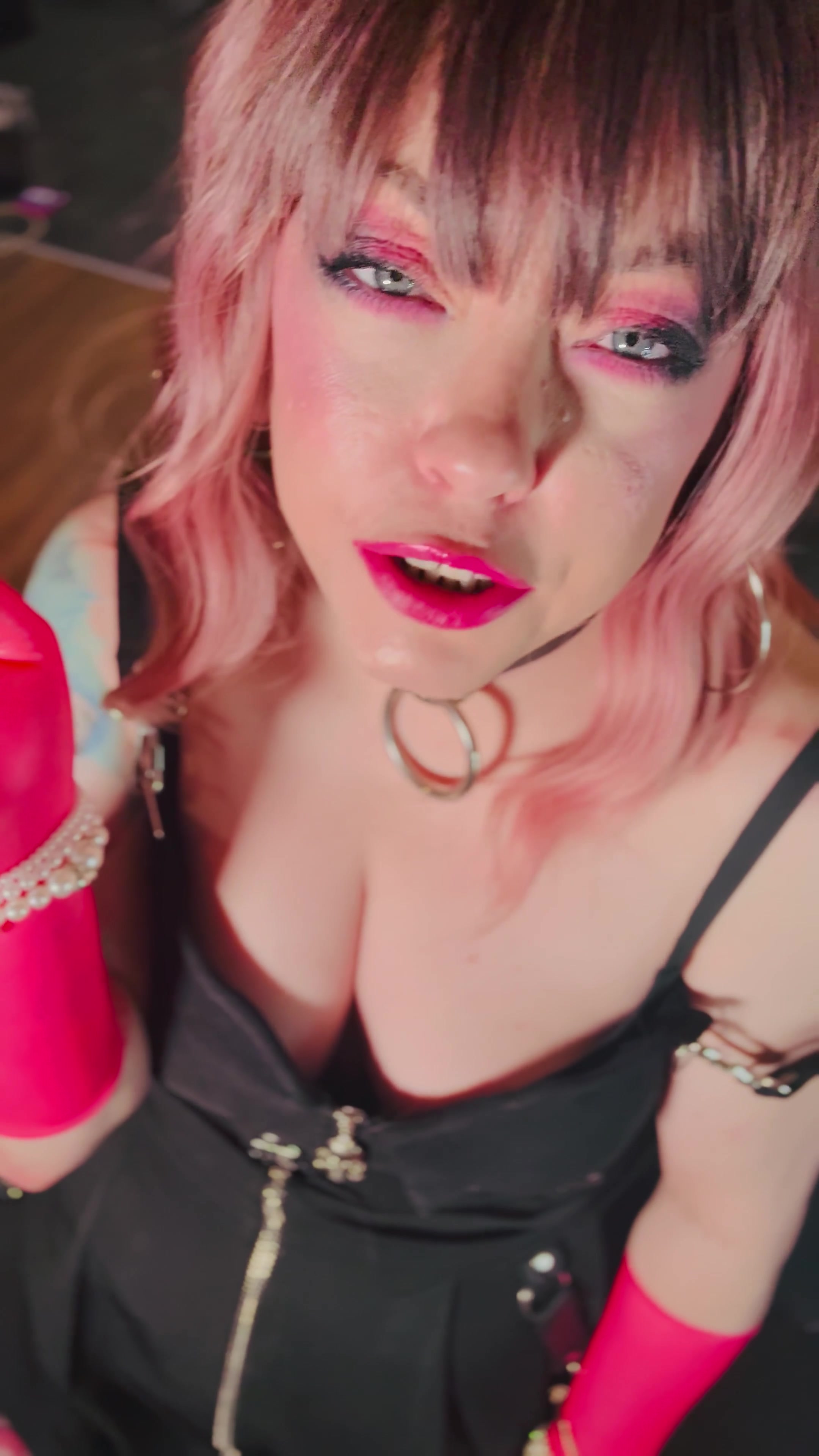 Super Delicious Tina Snua In Pink Latex Gloves & Jewellery Lights Up A Cig & Smokes For Her Fans!