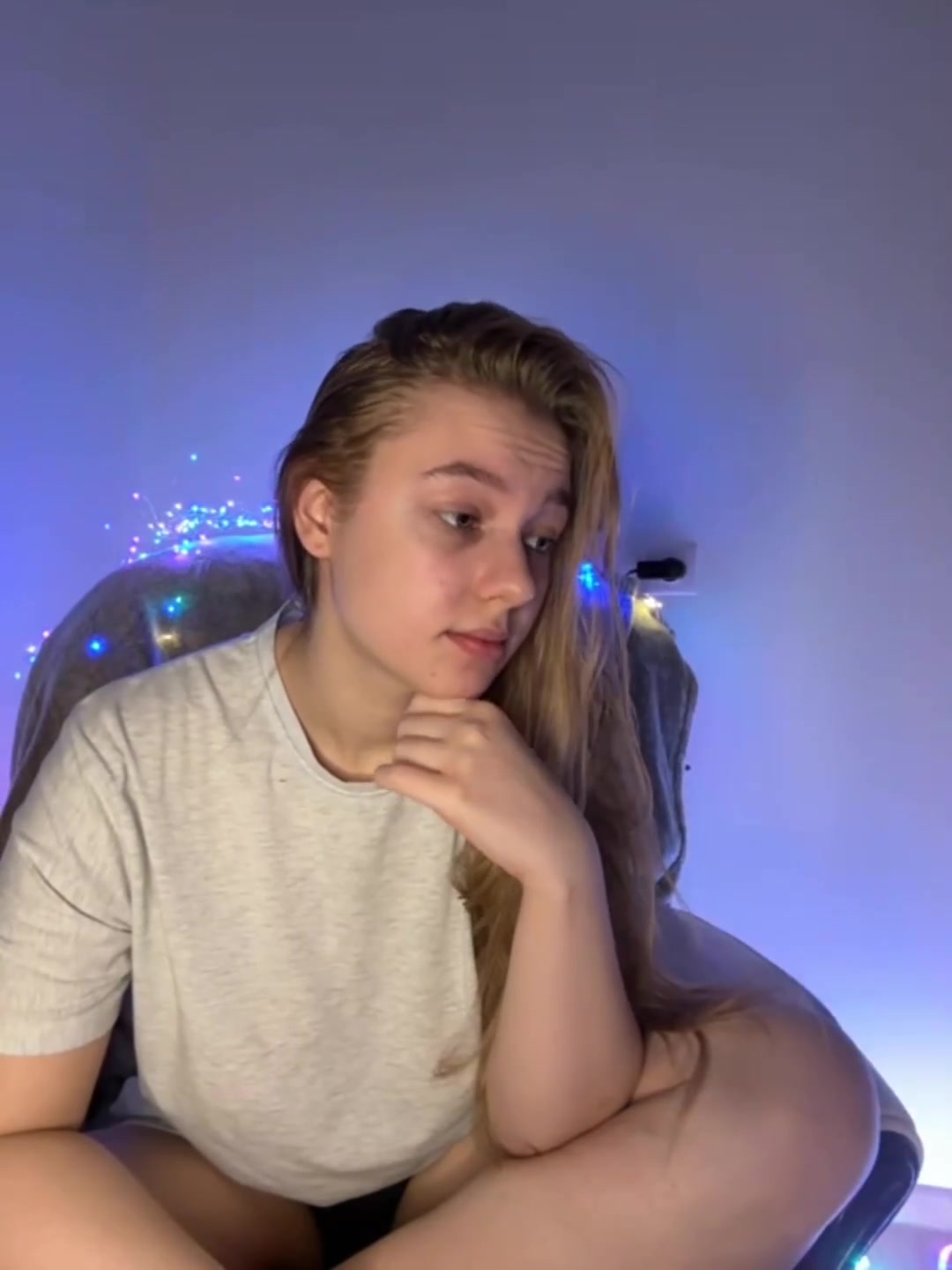 Extreme fingering in a narrow pussy