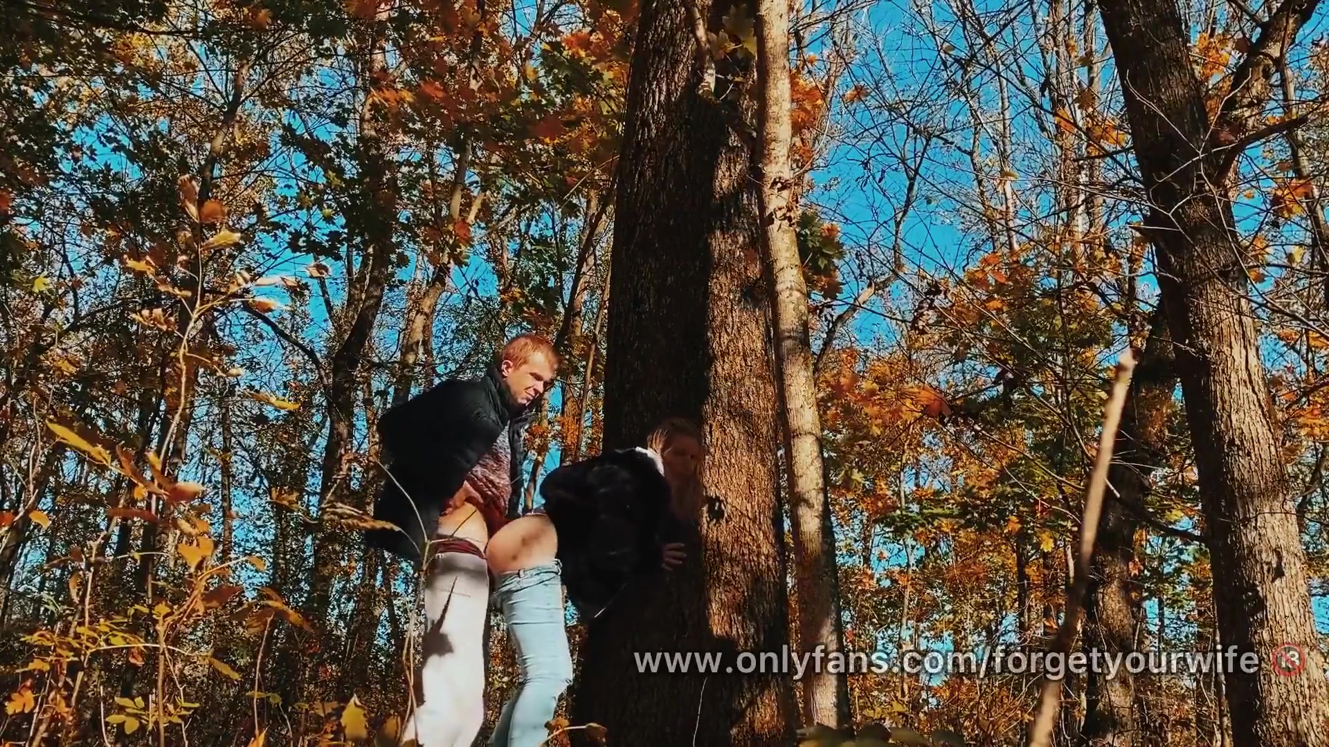 Fucked a Beauty with a Big Ass in the Forest While Walking