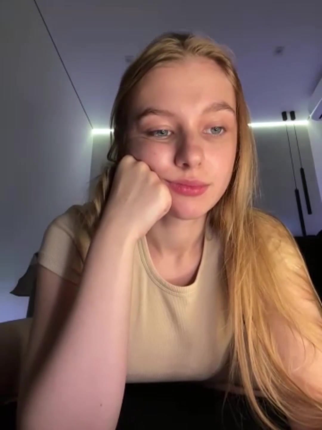 Fingering pussy with nude girl