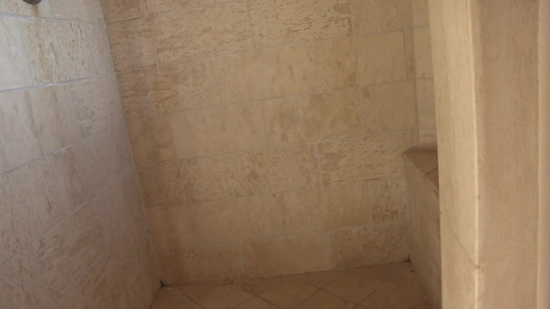 Curvy babe gets her ass toyed by her boyfriend