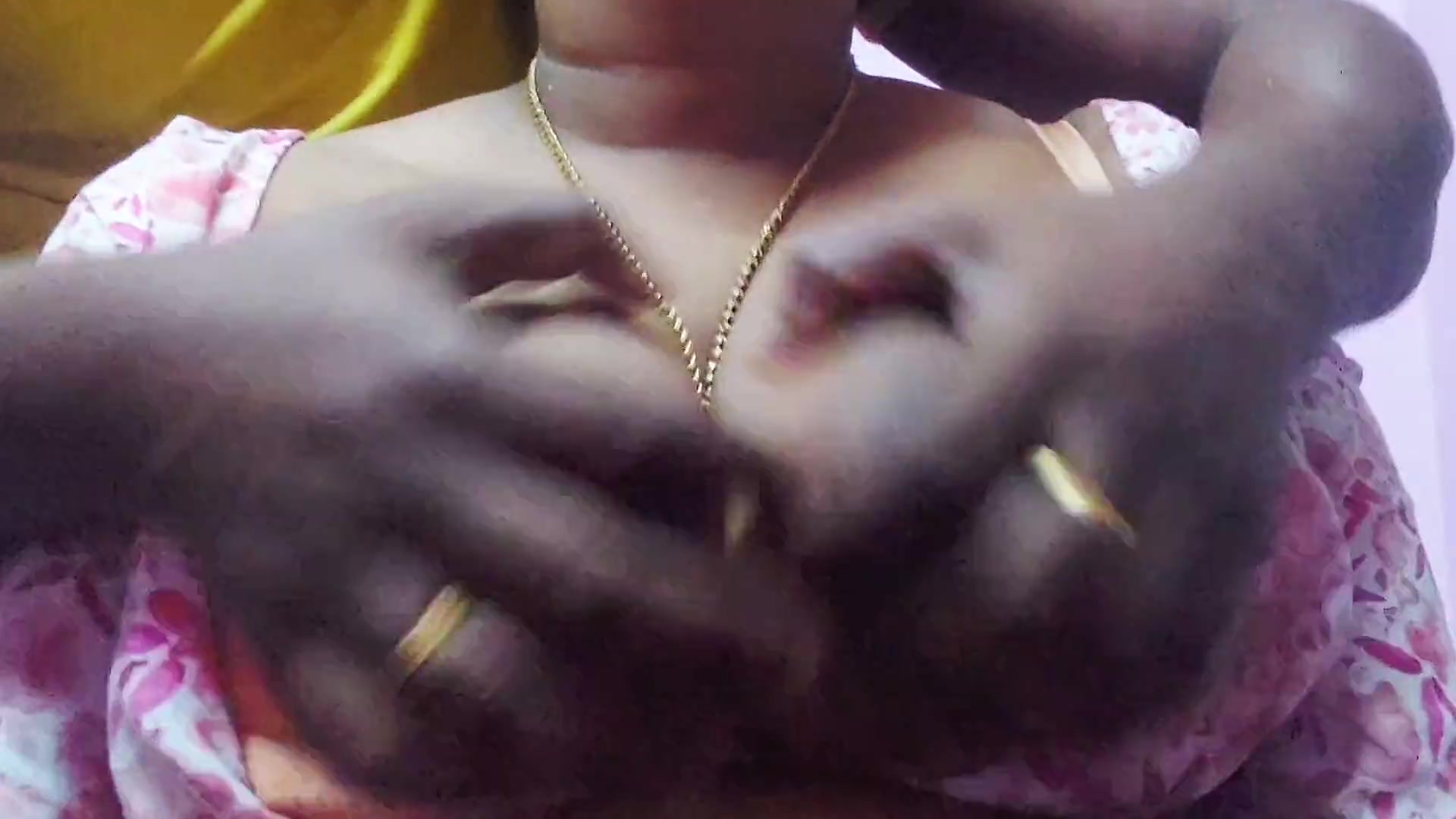 Hot Aunty has sex with Varatia