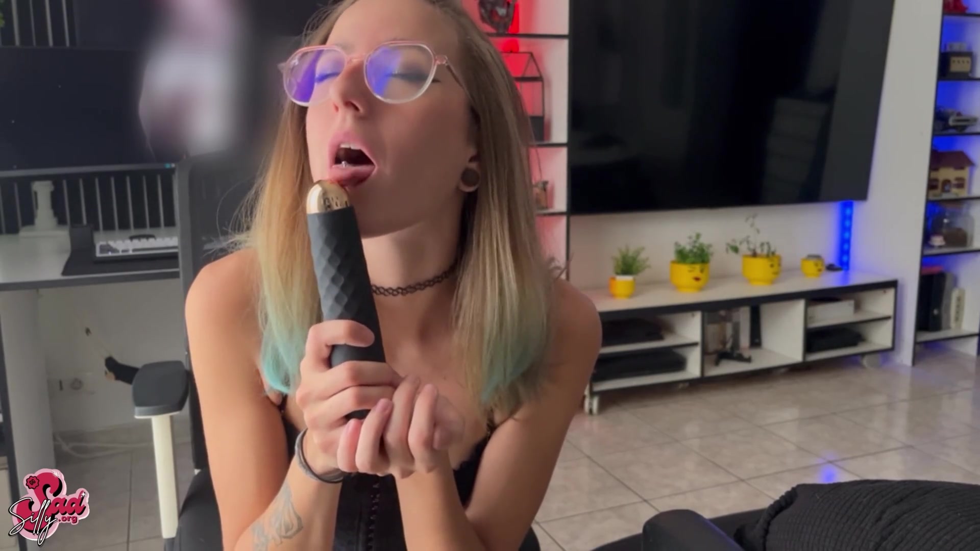 Our friendship will never be the same again! - JOI FR Gothgirl Vibra and Dildo BFF