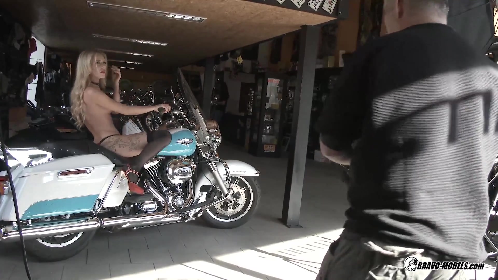 Claudia Mac - Photoshoot Backstage VR 186