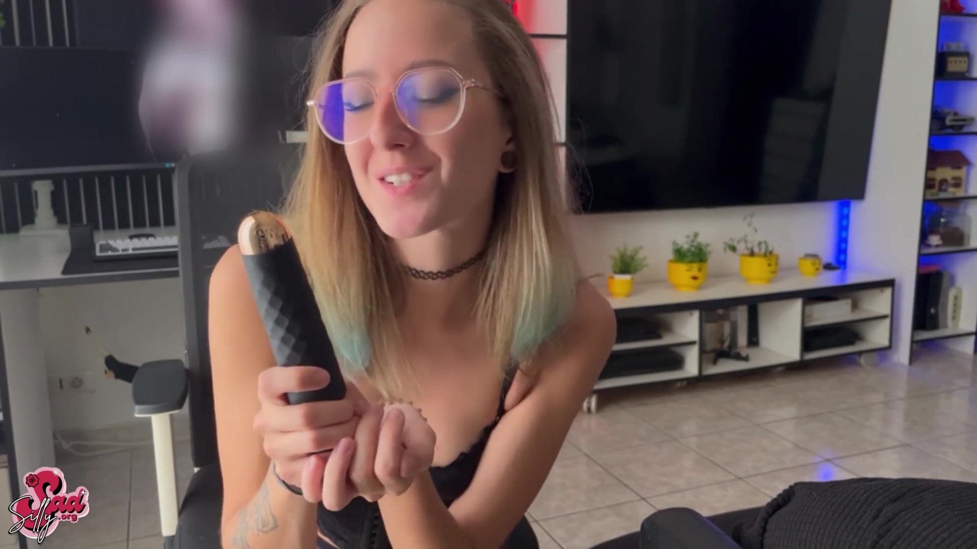 JOI Fr - Our Friendship Will Never Be the Same Again! - JOI Fr Gothgirl Vibra and Dildo BFF