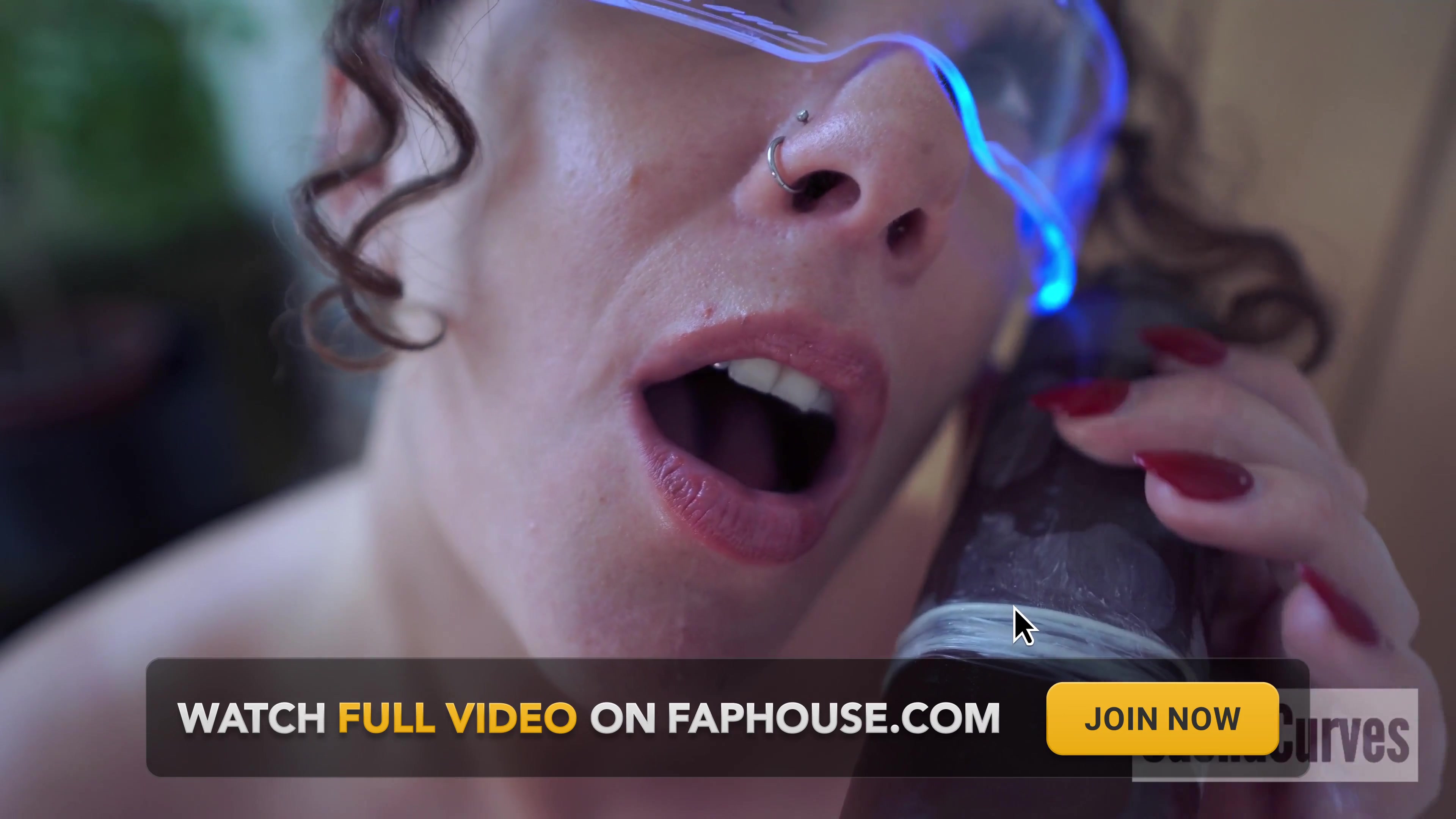 VR Goggles Bring Your Giantess Cheating Girlfriend Fantasy to Life