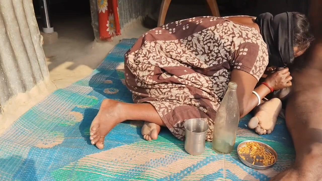 Desi bhabhi Daru Peete hai devar ke sath