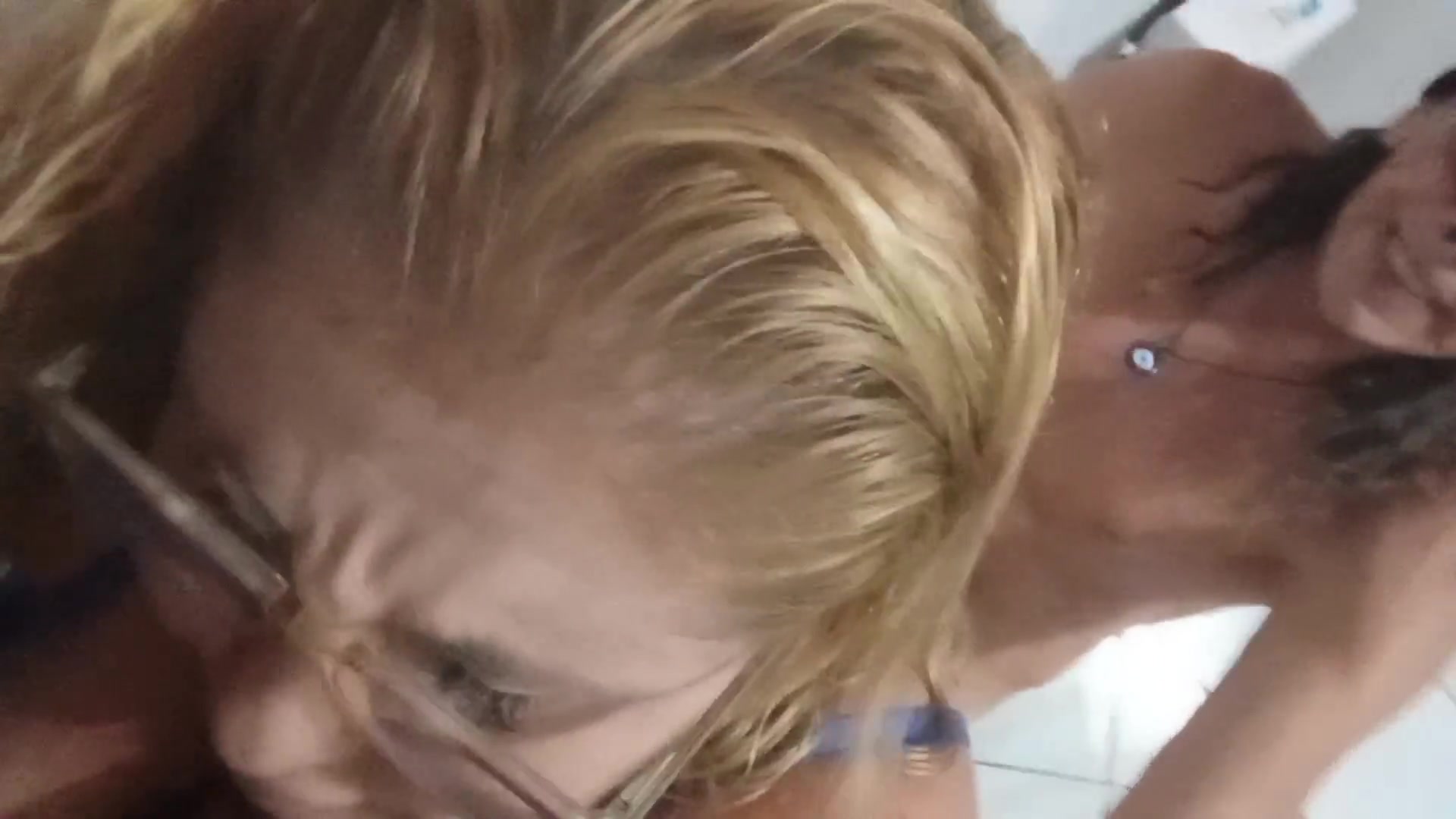 Fuck house eating the desk.