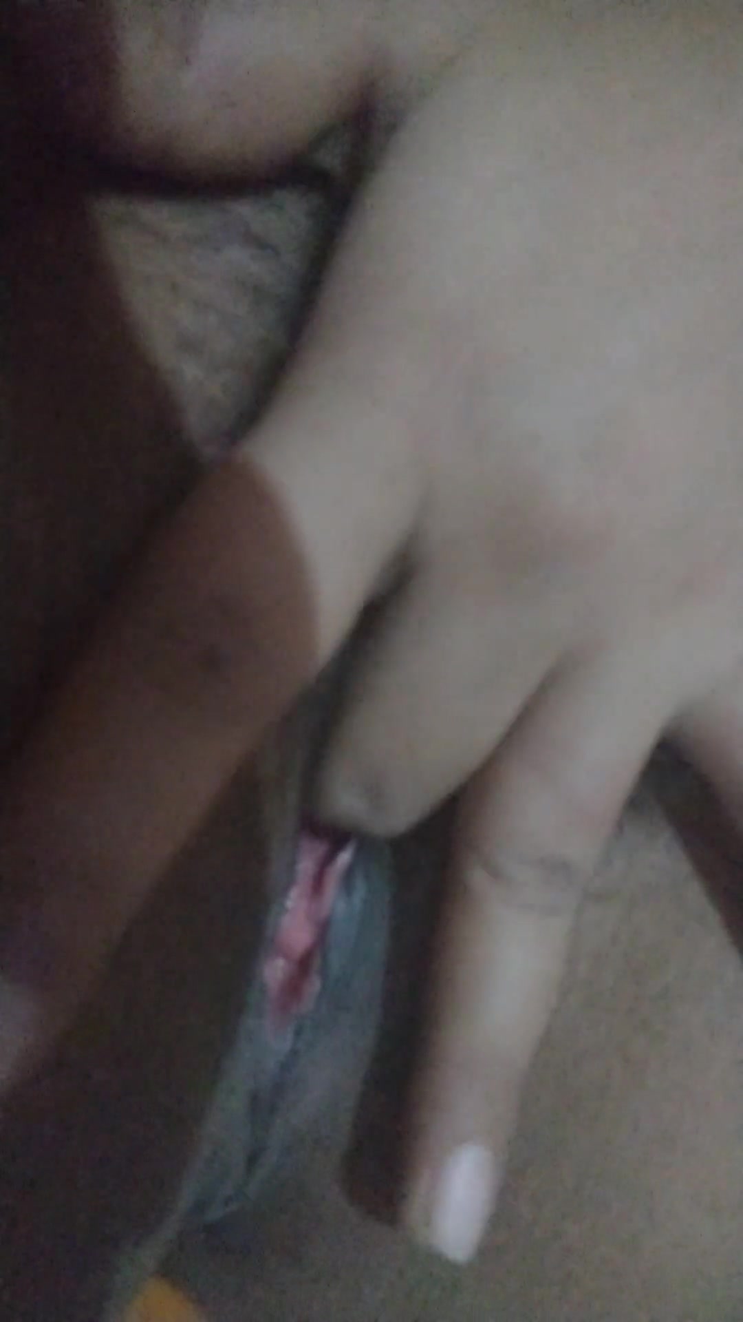 Chut me fingering karte hue chut me ungli daal ke choda