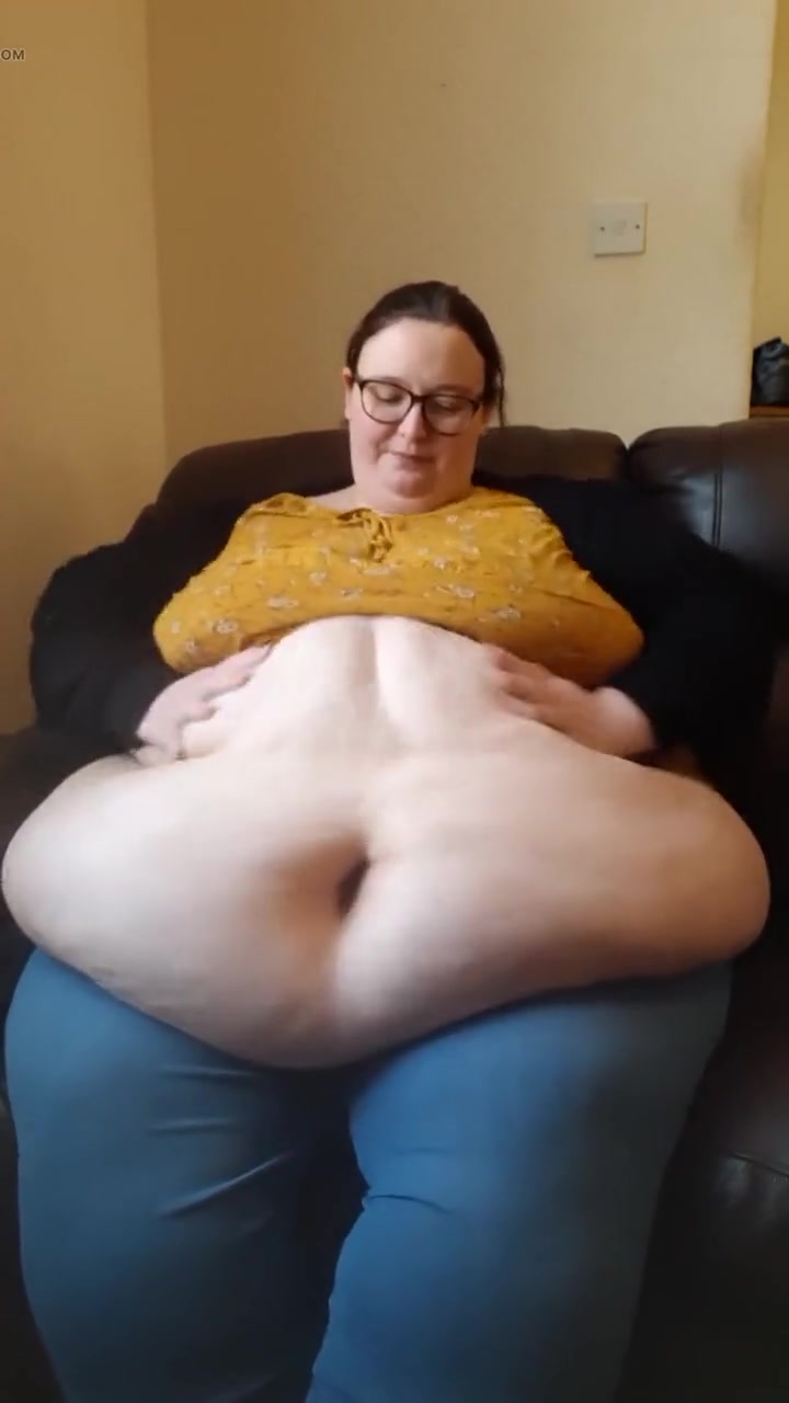 SSBBW eating cake with belly out