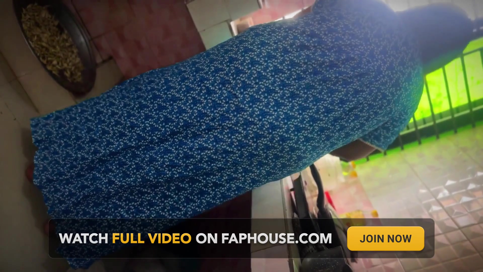 Indian Desi Hot Aunty Fucked by Neighbor Guy When She Was Cooking in Kitchen in Morning While Uncle Not at Home