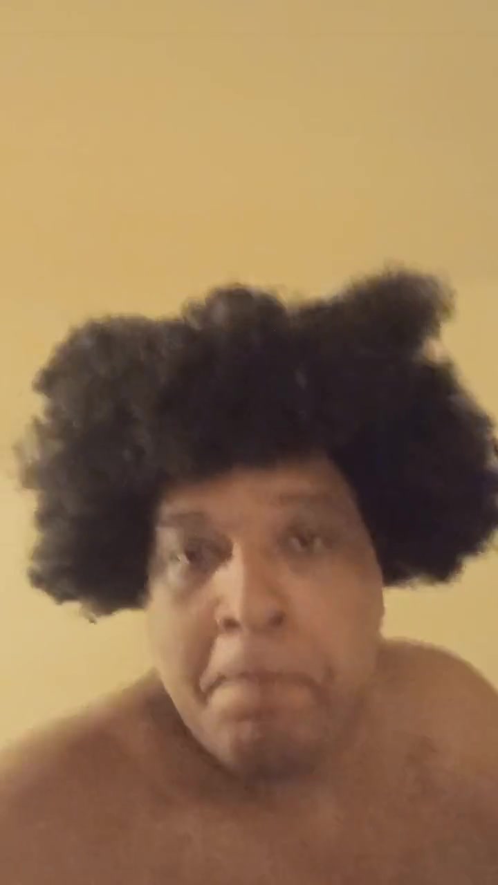 RossAli wearing steel 10's Jordans