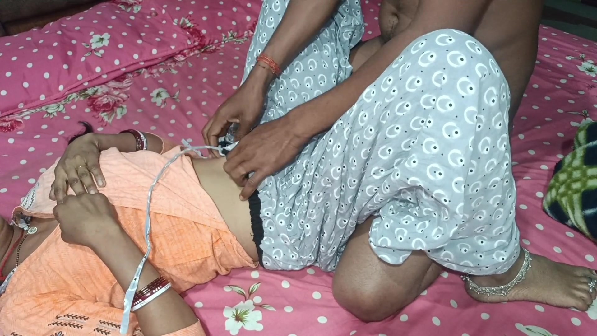 Indiansoni Homemade Village  Sex indian stepsister wants to cum inside the pussy at Night