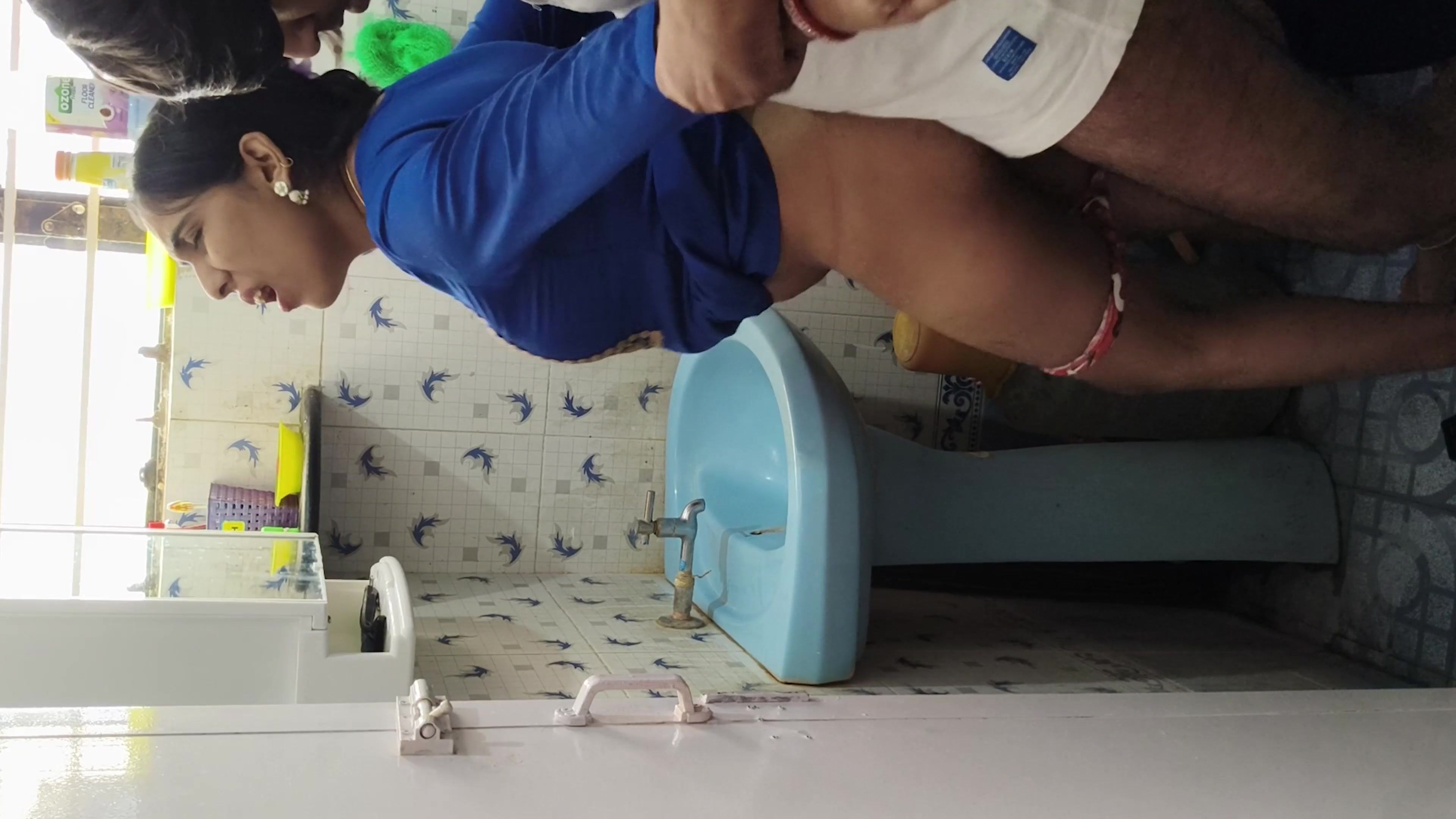 Big Boobs Bhabhi Devar Viral Bathroom Sex Video