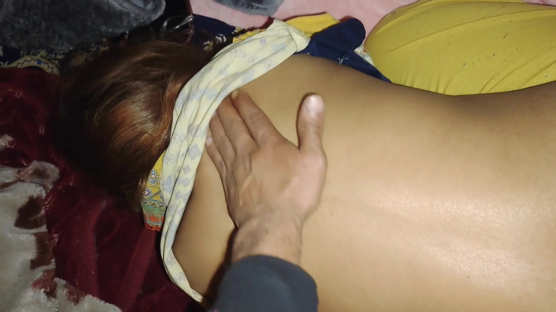 Pakistani beautiful bhabi Clean Fridge in winter