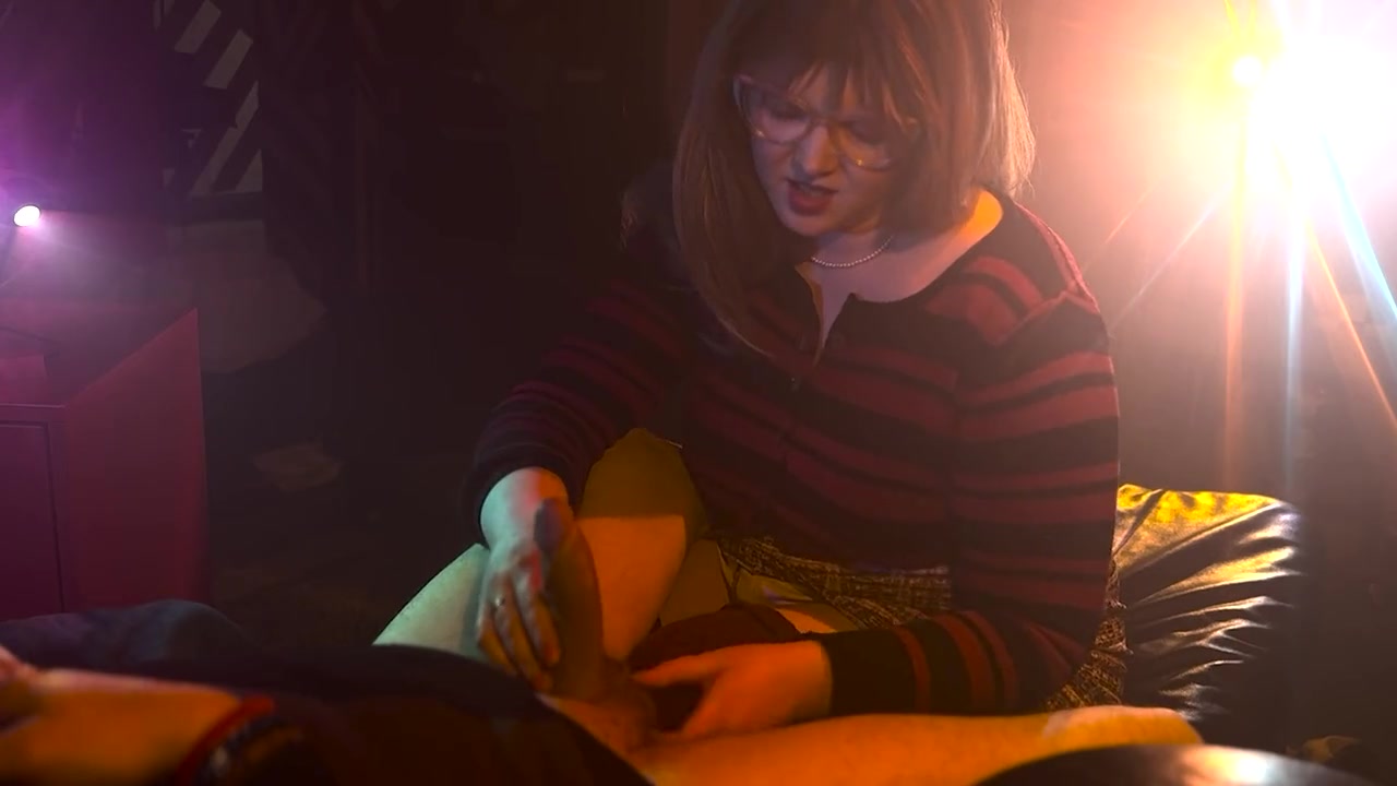 MEDICAL EXAM ENDS IN HANDJOB AND BIG CUMSHOT