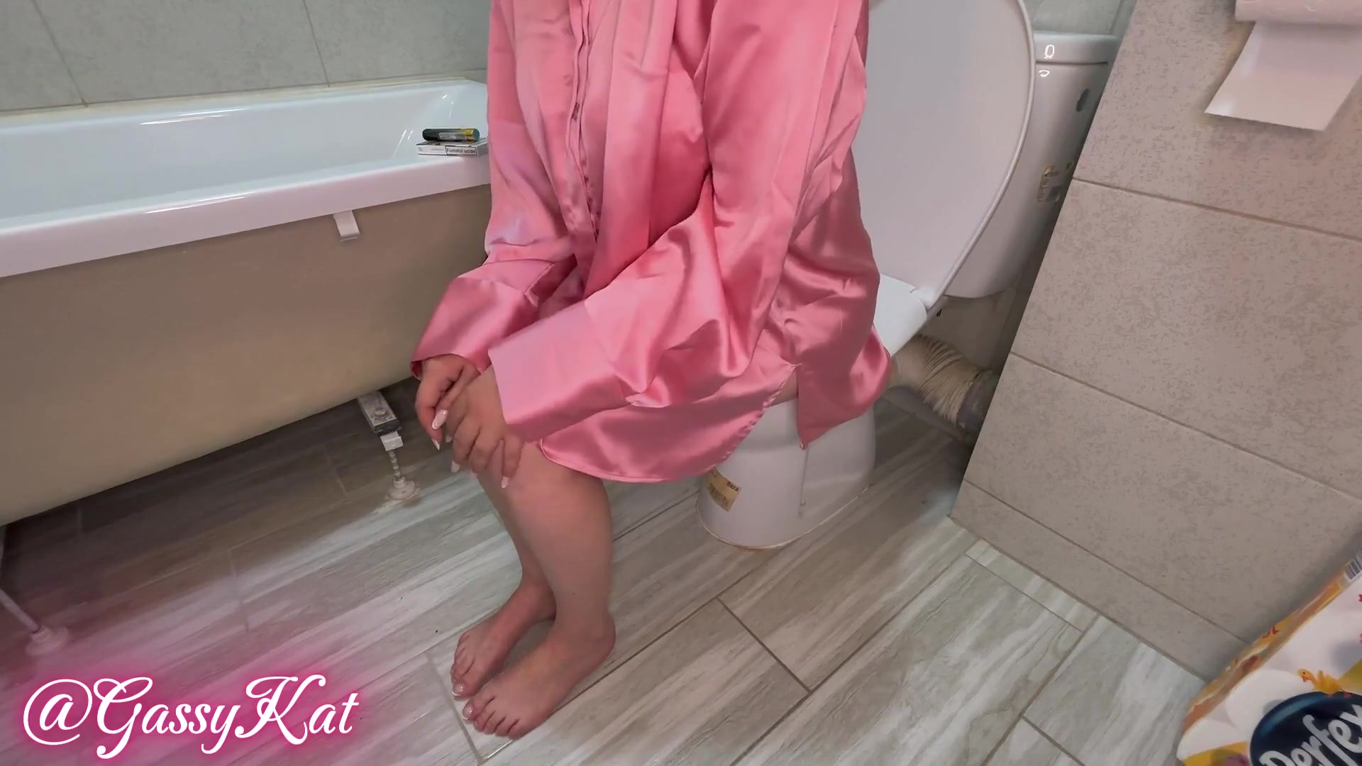 Smoking Goddess' Loud Toilet Farts