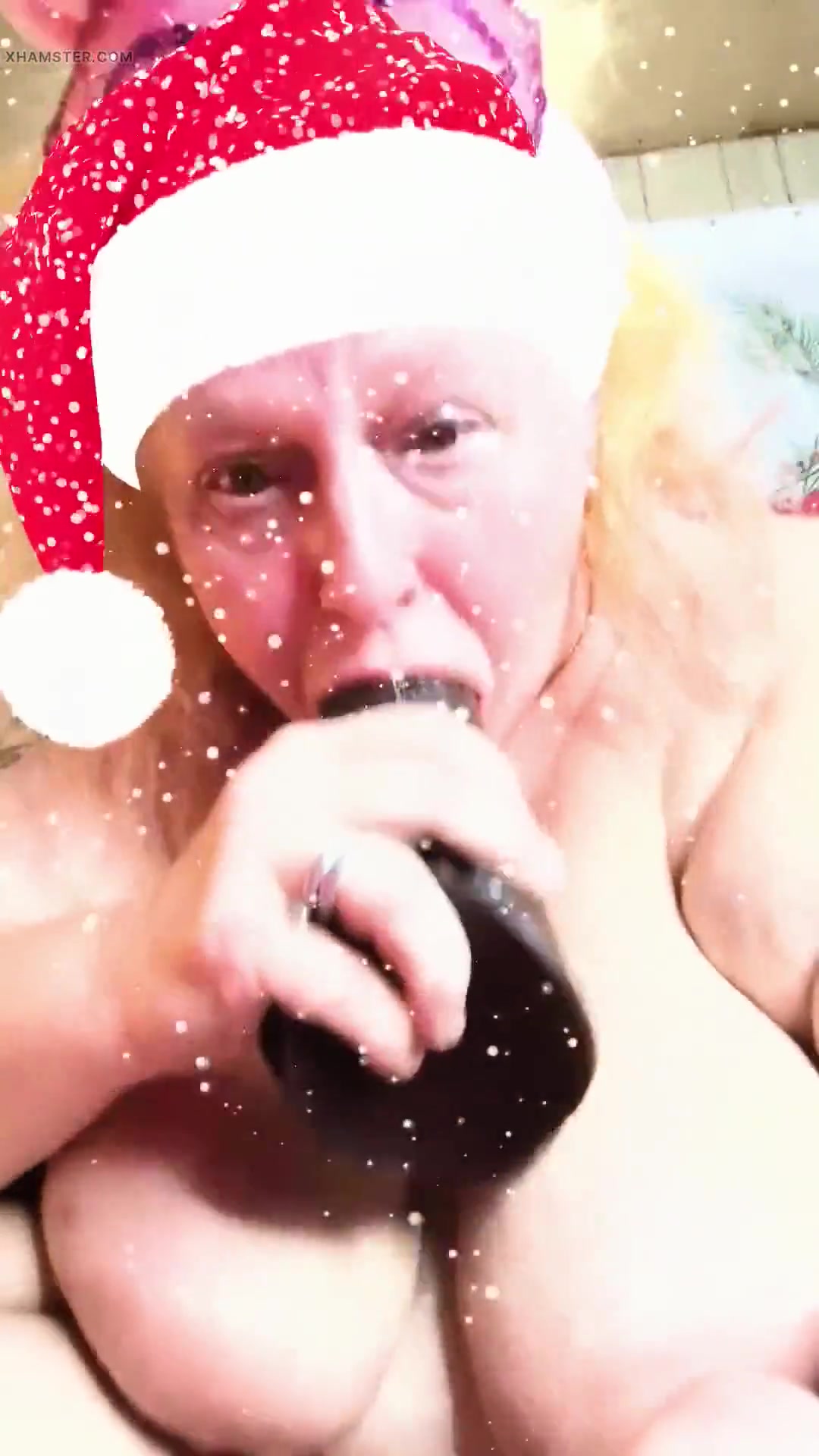 It's Snowing and She's Blowing N Cums a Flowing