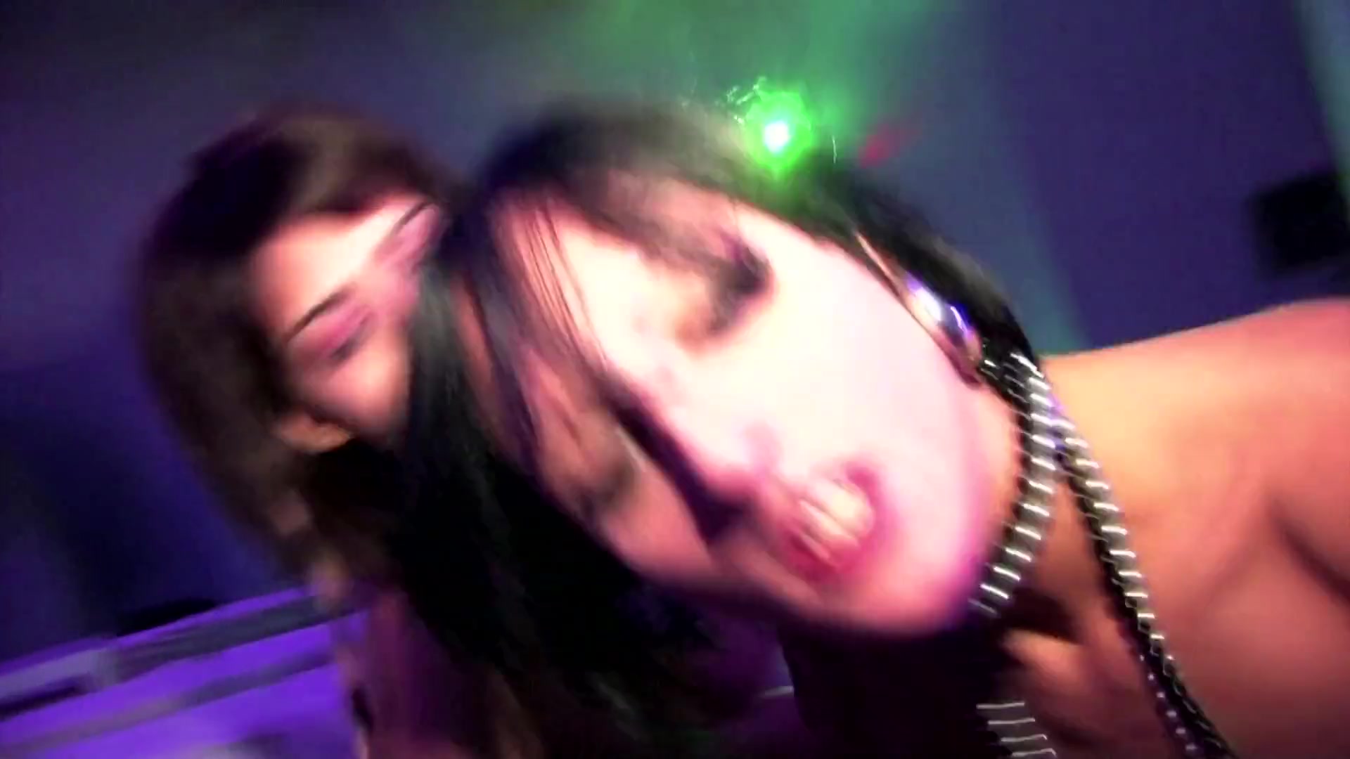 Two horny tattooed chicks fuck in threesome