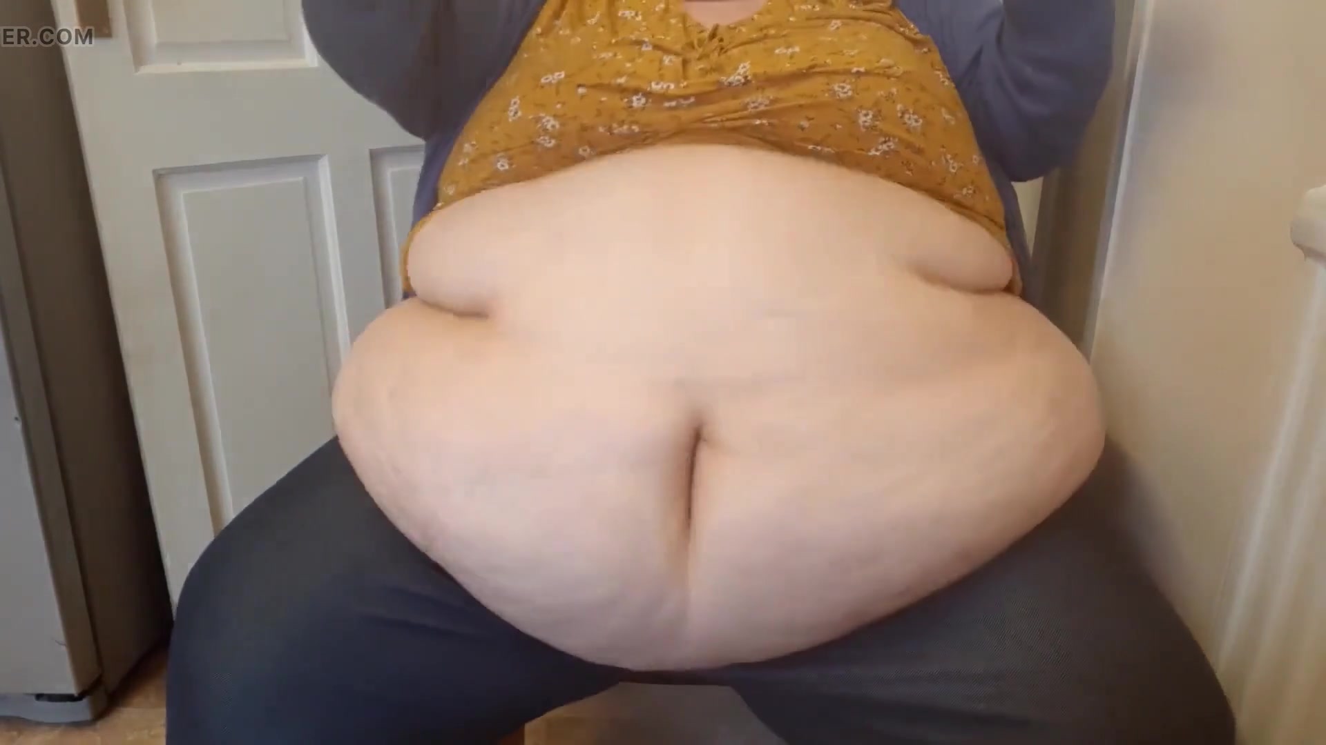 SSBBW belly play & jiggles