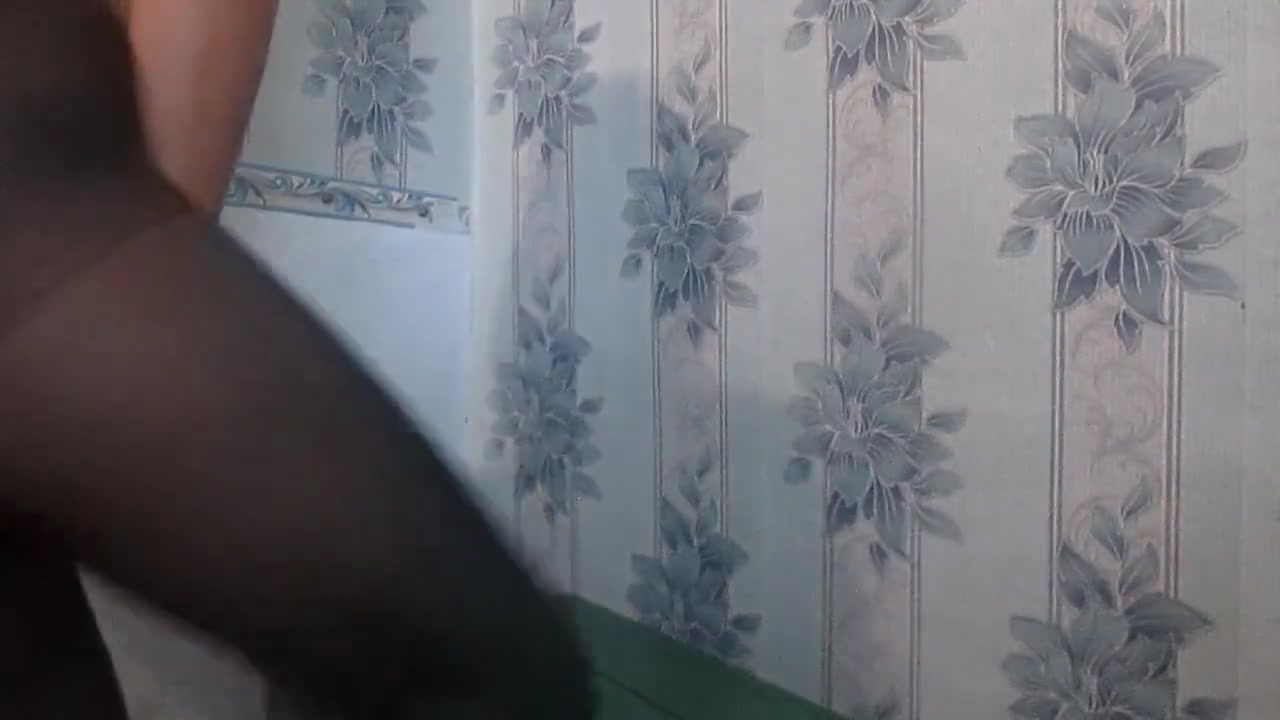 The bitch fucks herself for the first time with a finger in anal