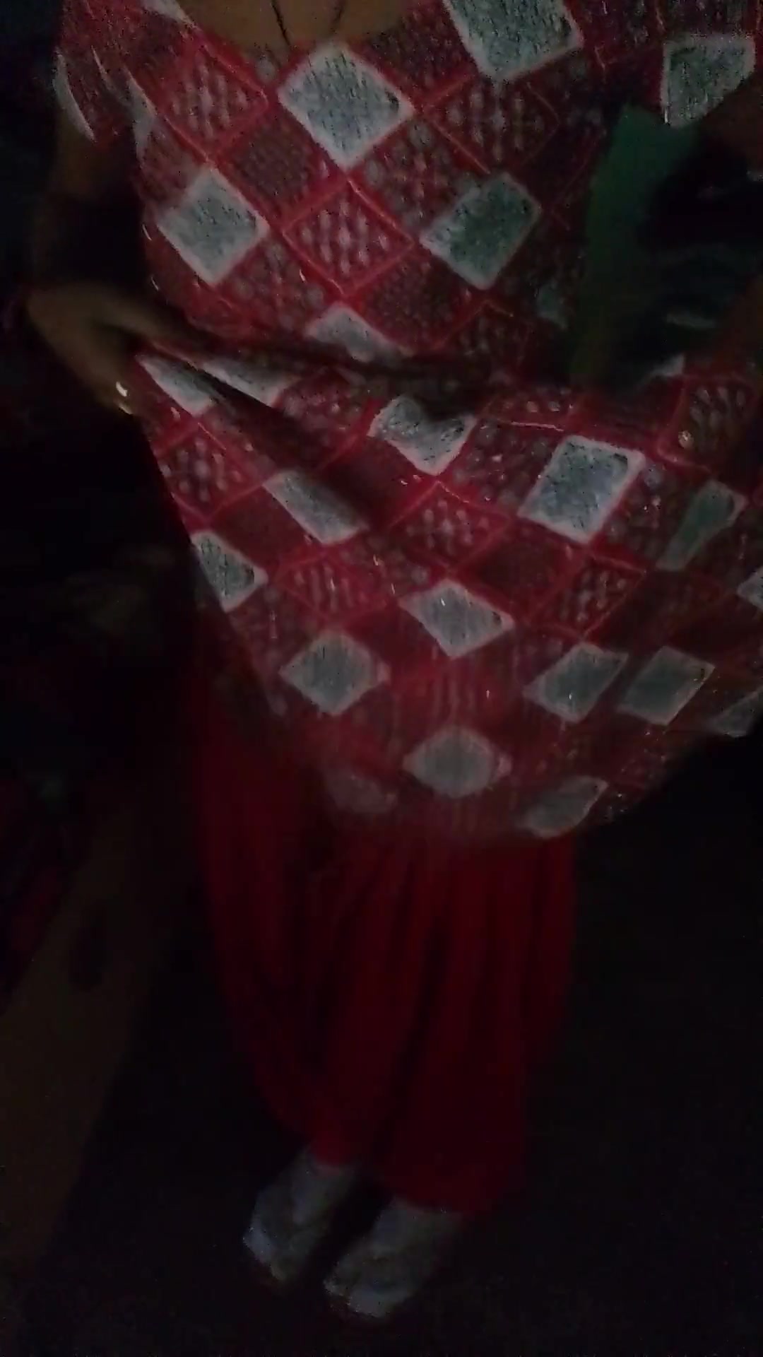 Ghar me jakar kiss kiya bhabhi Ko gao ke ladke ne