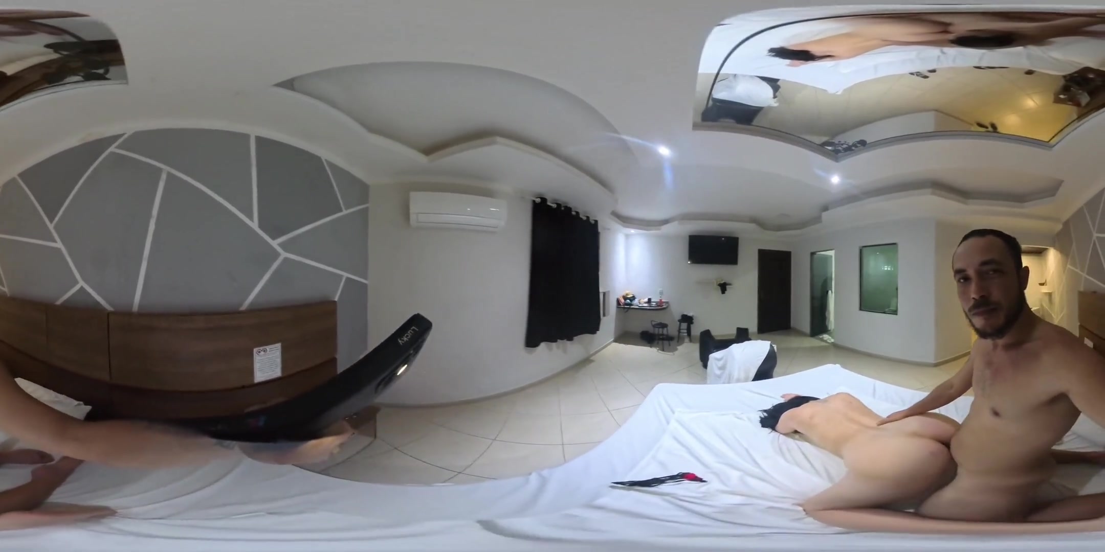 I Left the Married Woman's Ass Like a Flower and Came Inside Her Pussy