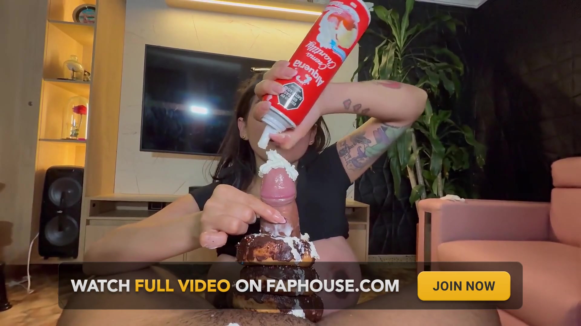 Swallowing My Boyfriend's Semen in Donuts