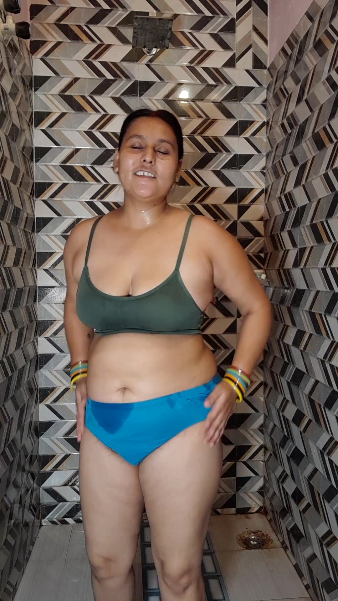 Desi Puja Bhabhi Bathroom Scene