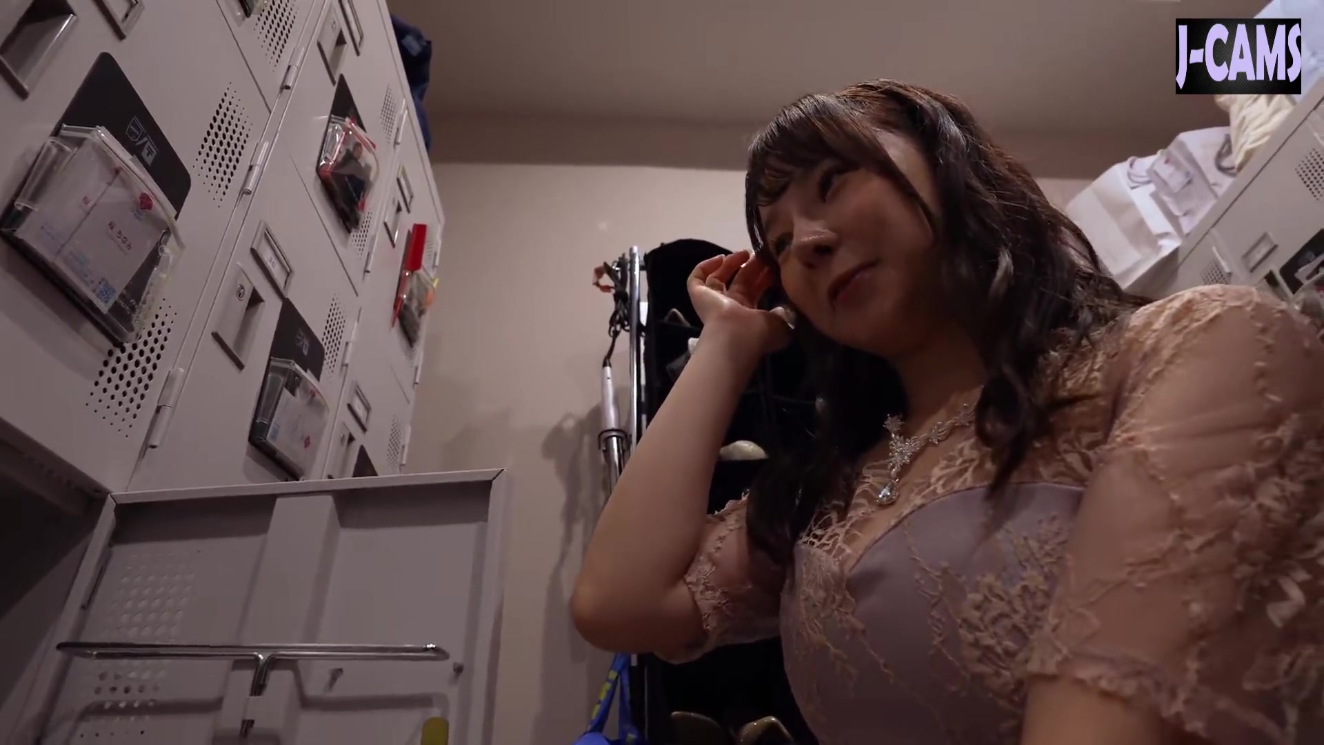 Amid Crimson Calm, Nagi Mamiya Awakens the Fire Beneath Stillness - 1