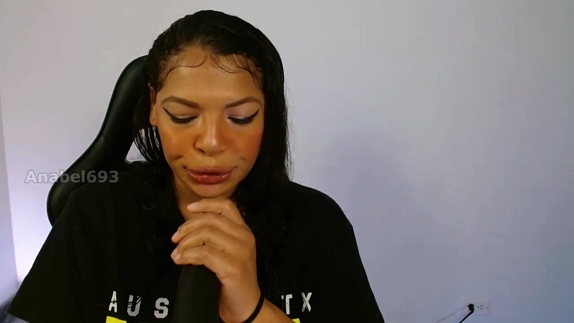 Hungry Ana Explodes Semen on Her Pretty Face While Fucking Herself with Her Sex Machine