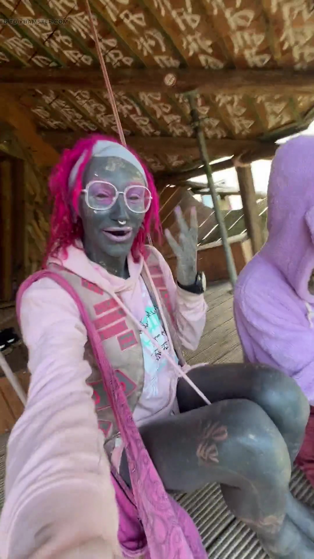 Daytime Looks & Playful Moments