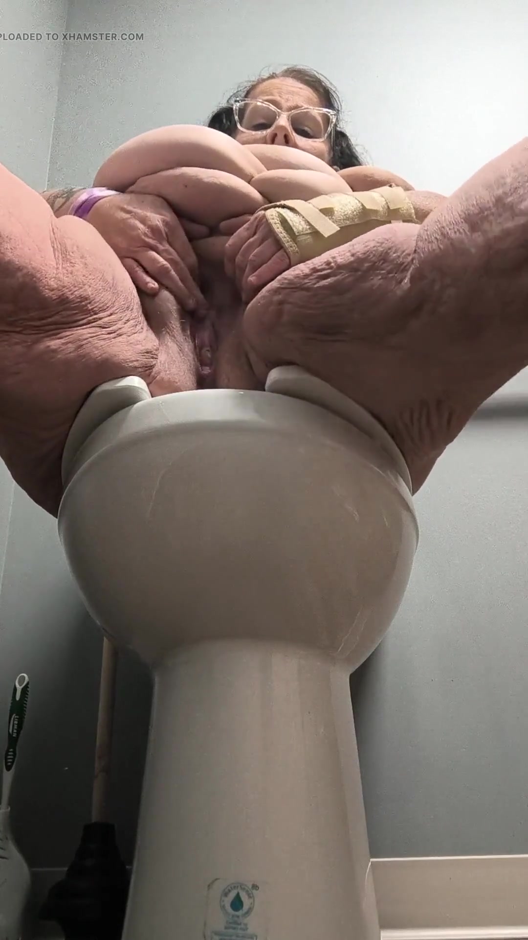 She's Enjoying Rubbing Her Pussy on the Toilet