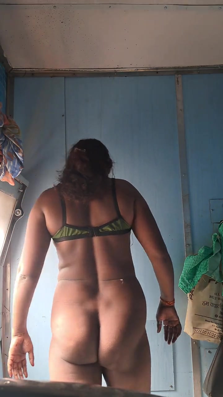 Outdor video.I met a girl in an auto and took her home to work at a beauty parlor and fucked her.