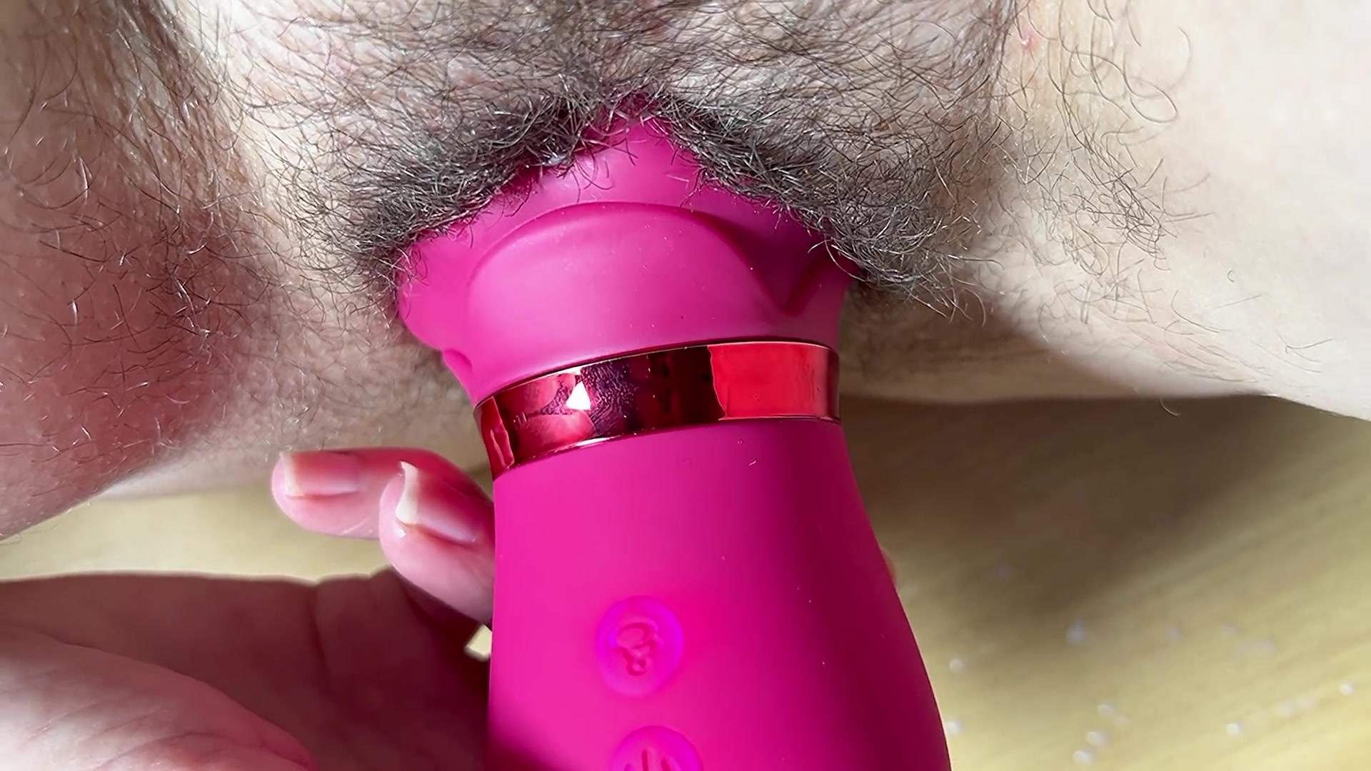 Crazy pussy linking with a toy makes me a big squirt!!! hot pussy eating!!!
