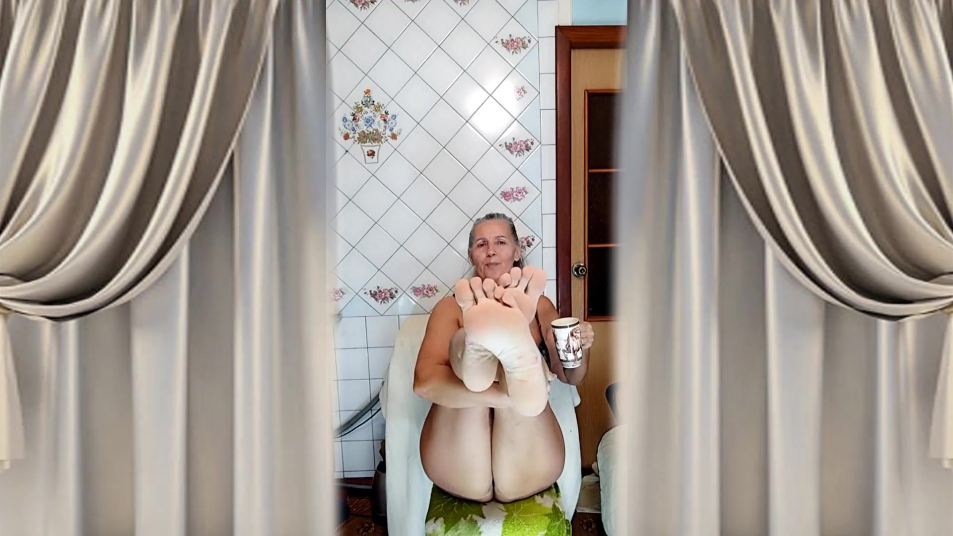 Hot housewife Lukerya is having fun in the kitchen.