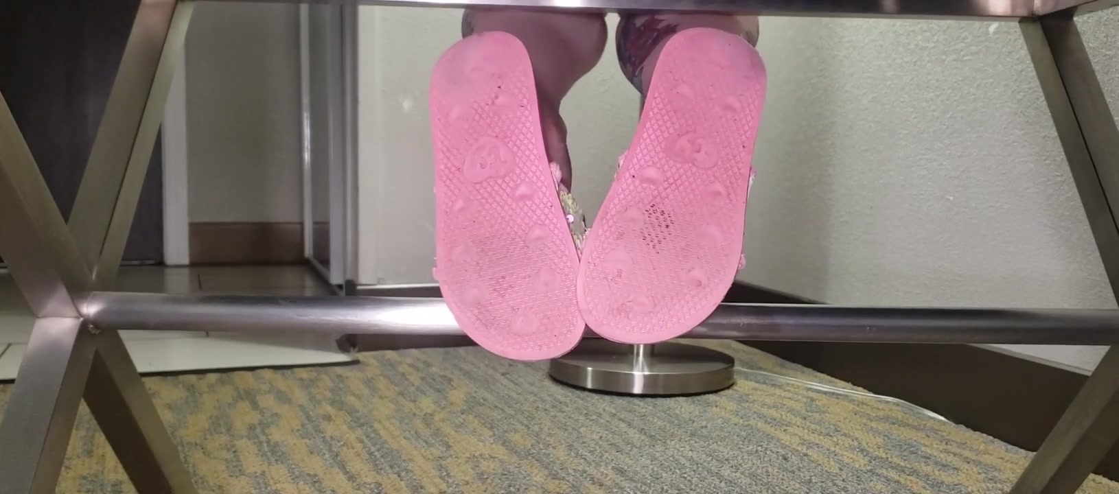 For all you foot lovers, here is foot content, enjoy!