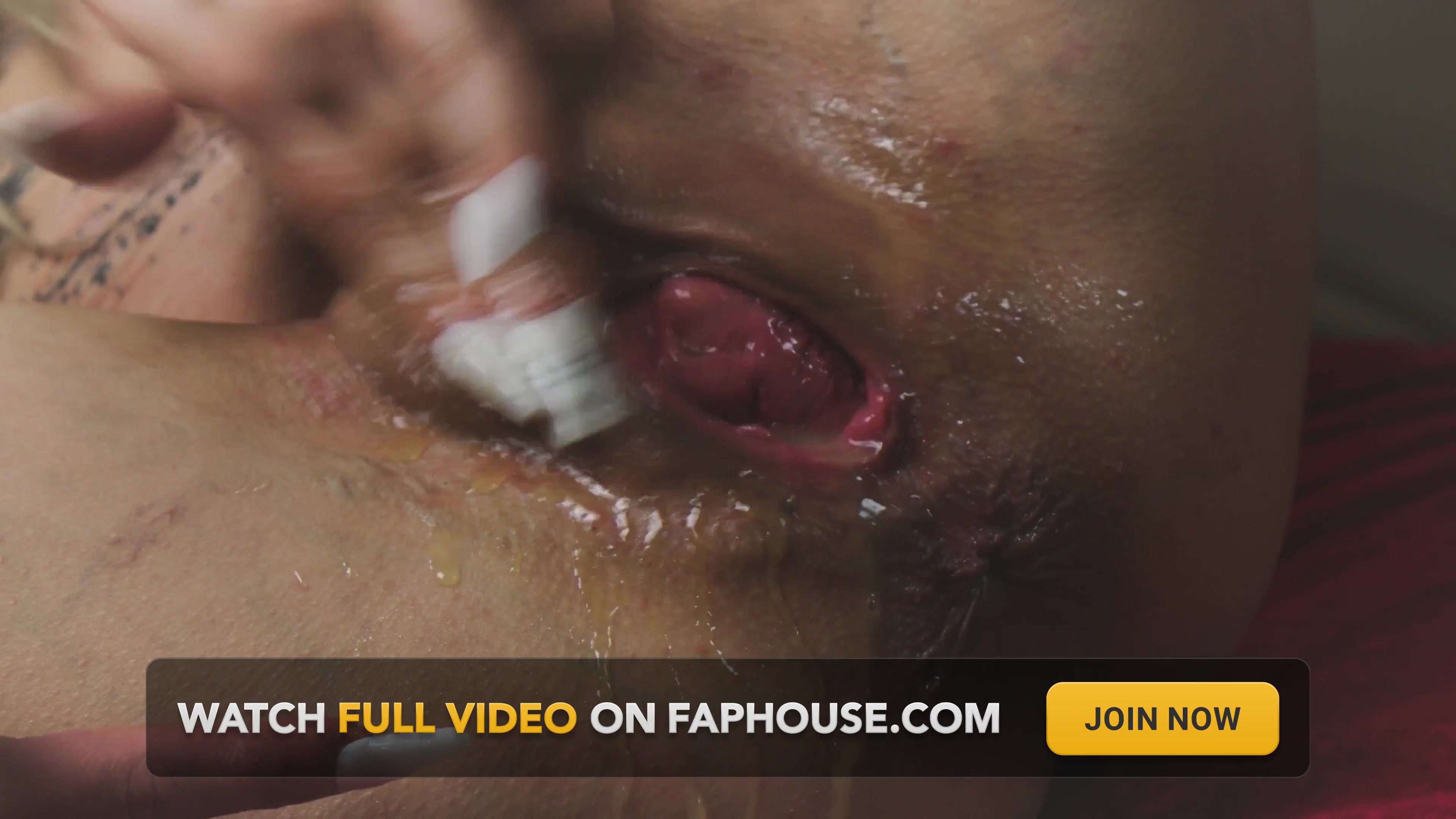 5 Dildos at the Table & Xxl Squirt on the Couch