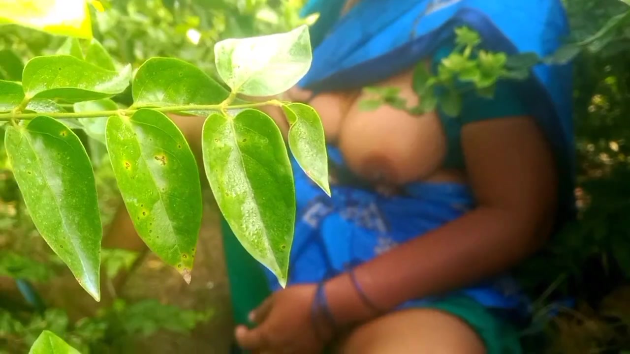 Beautiful boobs of the aunty who works in the garden