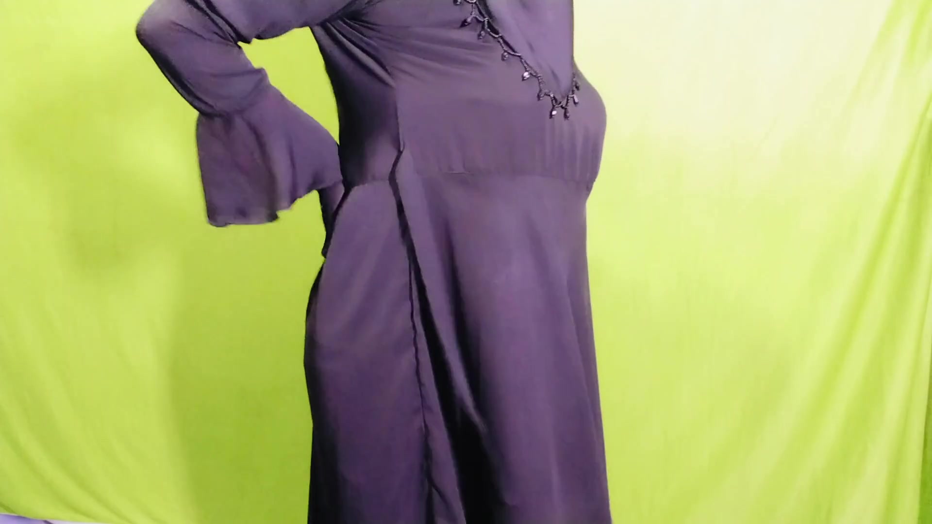 Indian Milky Aunty with Her Kiss Romantic on Bed by