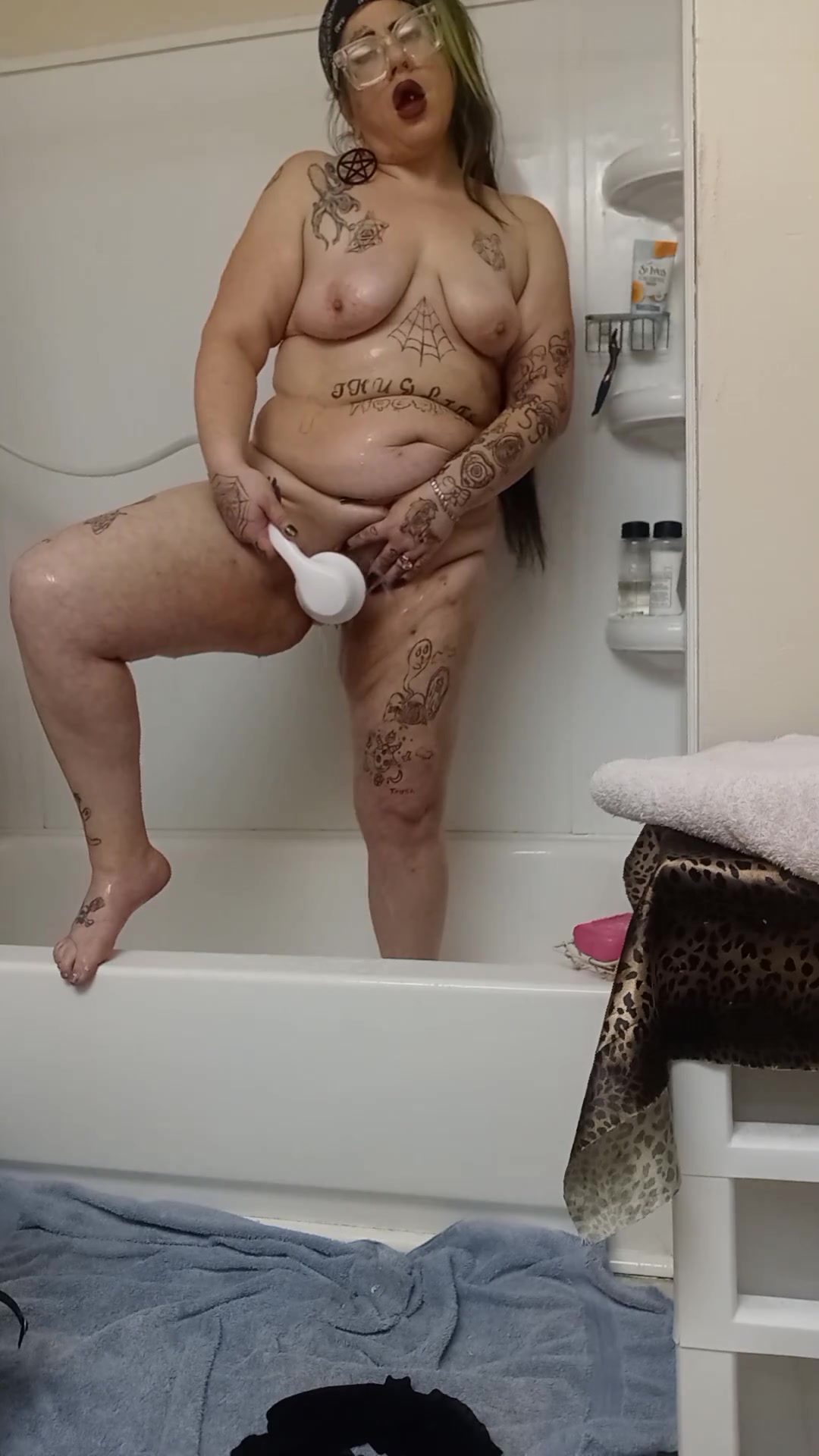 Mandi candis dirty in the shower