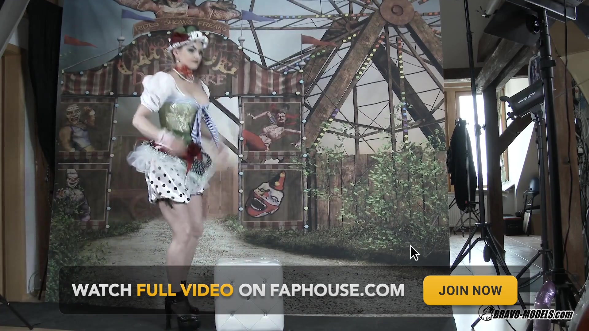 Barbara Bieber - 396 - Photoshoot Backstage