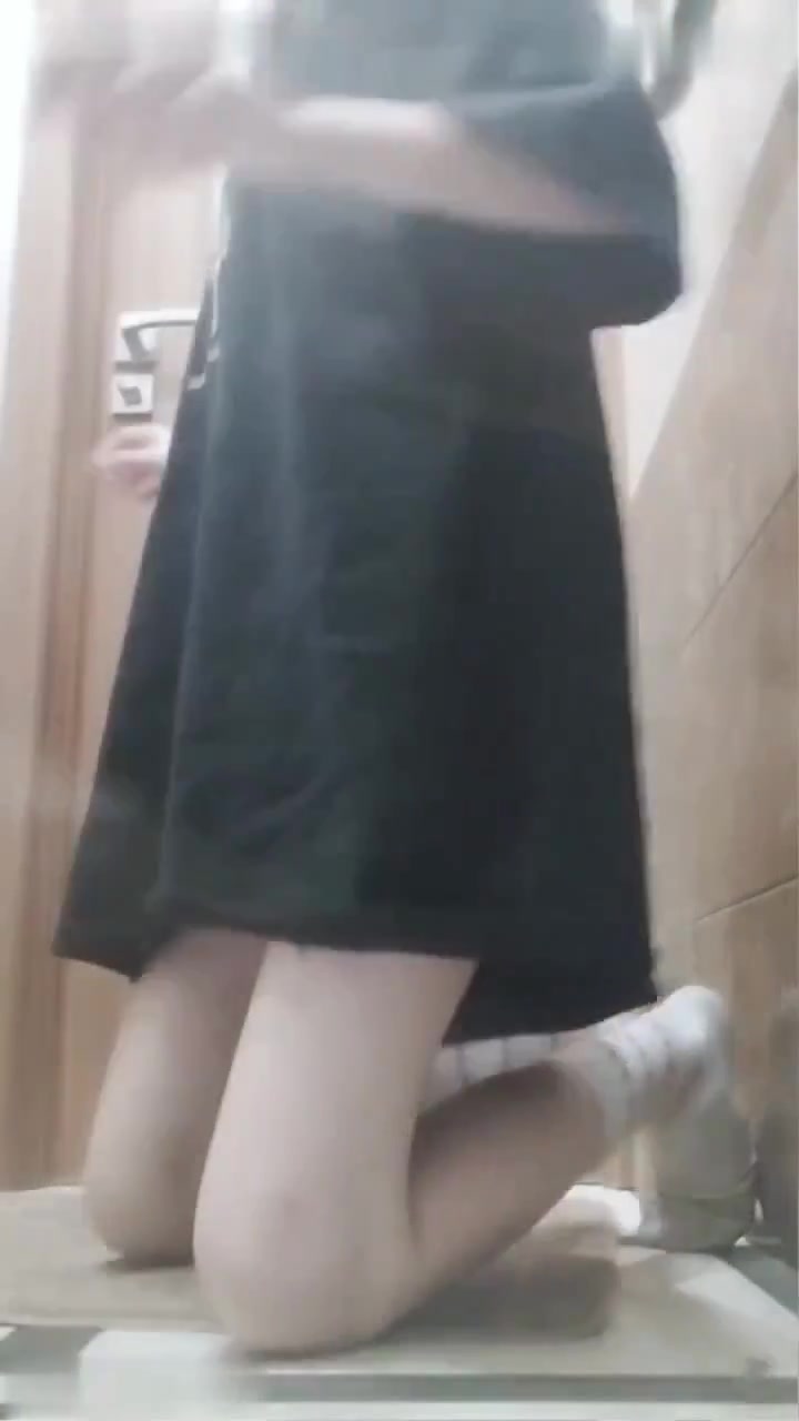 Маленько показывает себя и мастурбирует | дрочу на альтушек