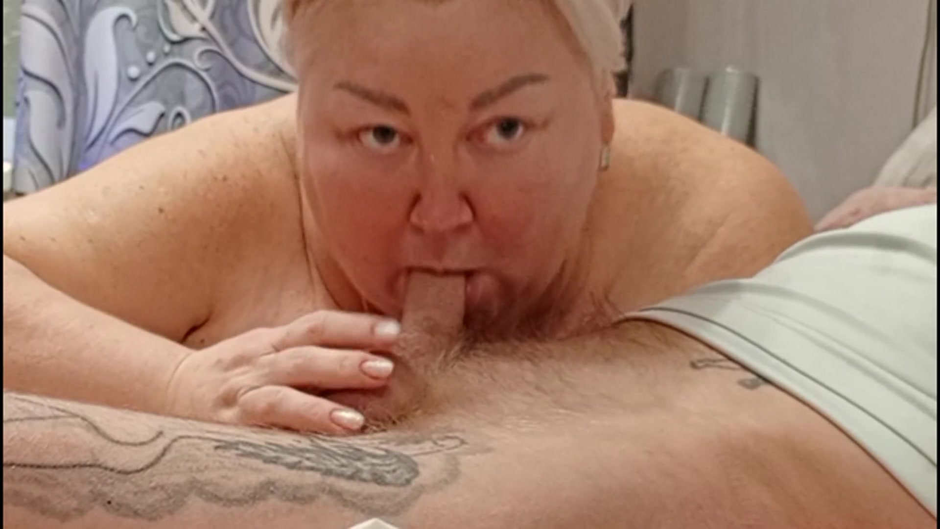 girlfriend sucks my dick with her mouth until I cum in her mouth